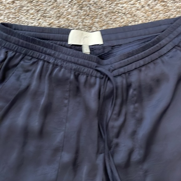 Black satin women Joie Pants size S
Good condition, satin silky like - Picture 2 of 6